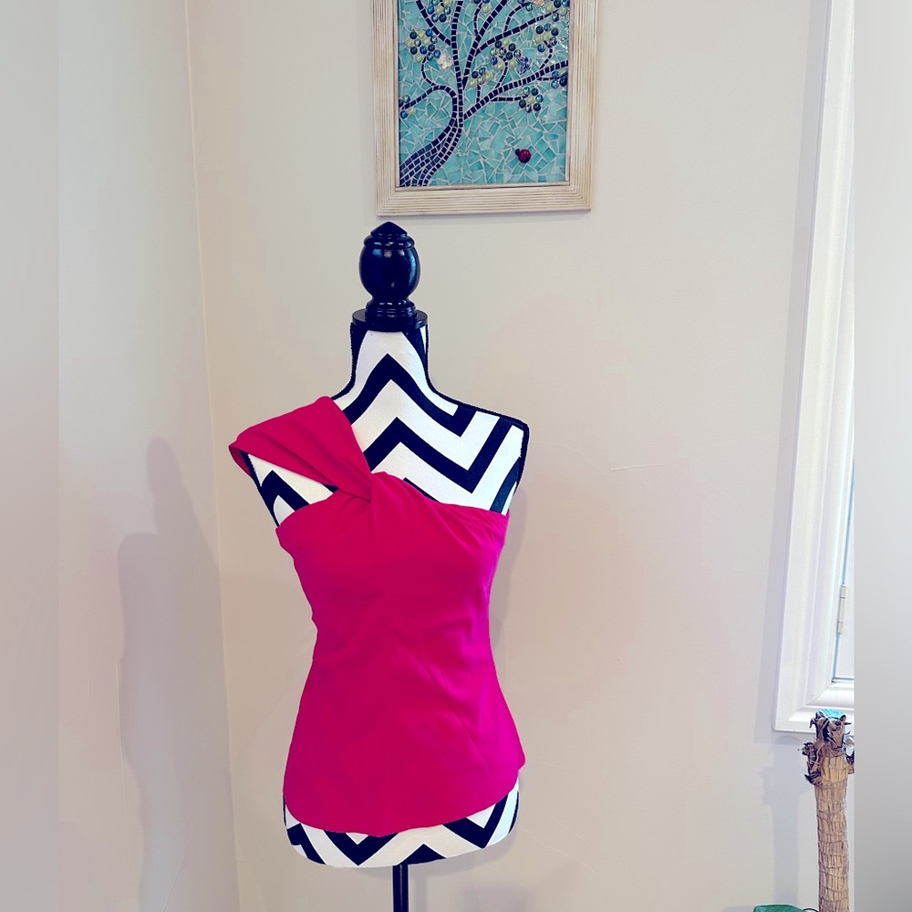 💗Zara hot pink one shoulder top! XS
